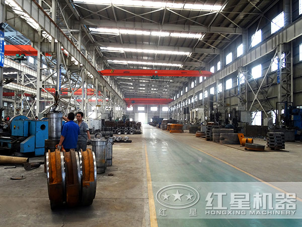 紅星破碎機(jī)生產(chǎn)車間