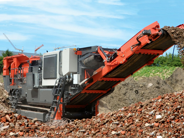 移動式破碎站作業(yè)現(xiàn)場