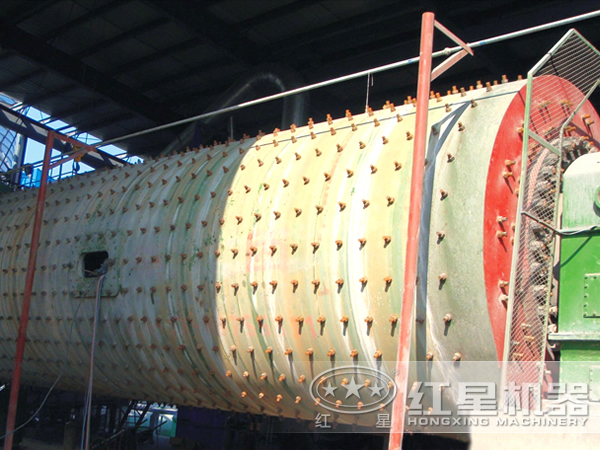 節(jié)能球磨機作業(yè)現(xiàn)場圖