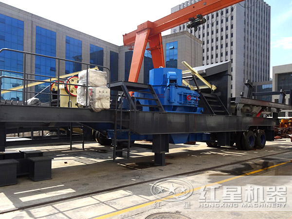 新型環(huán)保制砂機(jī)發(fā)貨現(xiàn)場(chǎng)