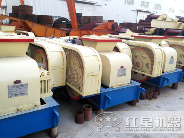 排列整齊的對輥破碎機