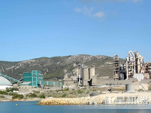 粘土回轉(zhuǎn)窯設(shè)備作業(yè)現(xiàn)場(chǎng)圖