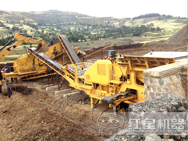 移動破碎站作業(yè)現(xiàn)場