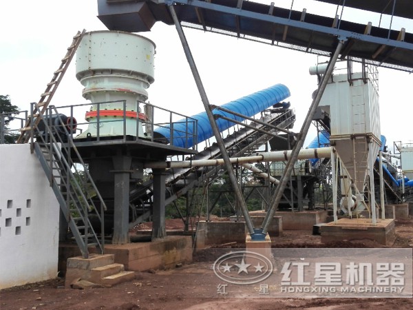 單缸液壓圓錐破碎機(jī)作業(yè)現(xiàn)場(chǎng)