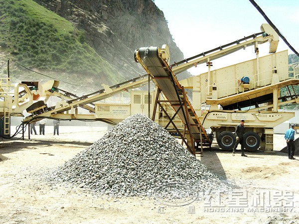 移動(dòng)式破碎機(jī)作業(yè)現(xiàn)場(chǎng)