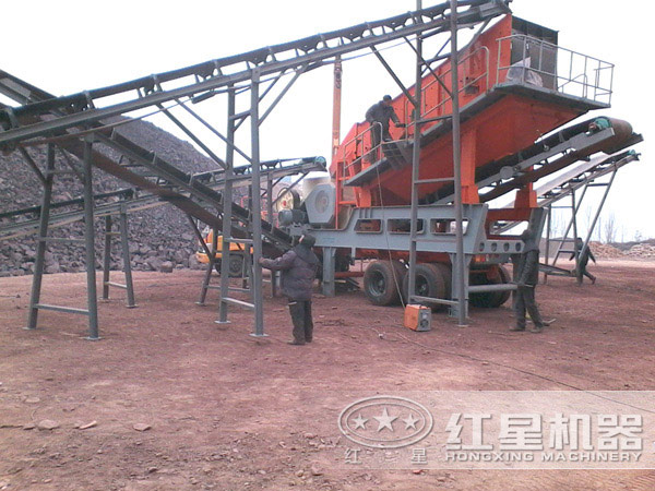 配顎破的移動(dòng)破碎機(jī)