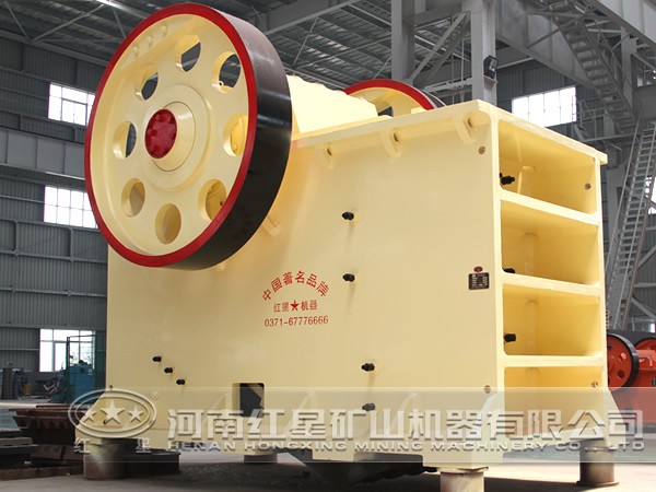 破碎機(jī)的生產(chǎn)效率高低是破碎機(jī)工作性能的主要指標(biāo)之一。為了提高破碎機(jī)的生產(chǎn)效率，需要對(duì)影響破碎機(jī)生產(chǎn)率高低的因素進(jìn)行分析，包括性能因素和結(jié)構(gòu)因素。本文主要介紹影響破碎機(jī)生產(chǎn)率的幾個(gè)結(jié)構(gòu)因素